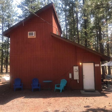 Cheerful 2-Bedroom Cottage Near Eagle Lake Сюзънвил Екстериор снимка