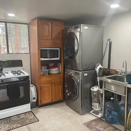 Cheerful 2-Bedroom Cottage Near Eagle Lake Сюзънвил Екстериор снимка