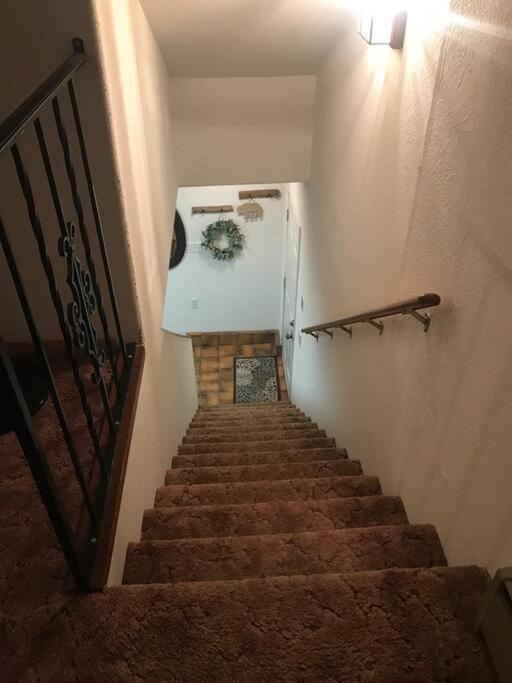 Cheerful 2-Bedroom Cottage Near Eagle Lake Сюзънвил Екстериор снимка