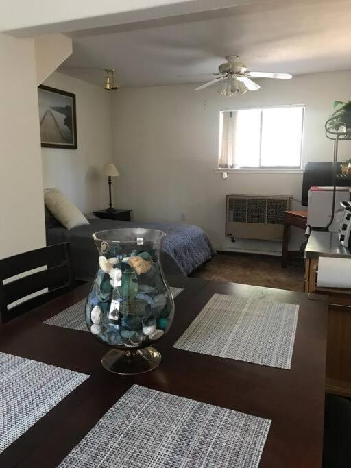 Cheerful 2-Bedroom Cottage Near Eagle Lake Сюзънвил Екстериор снимка